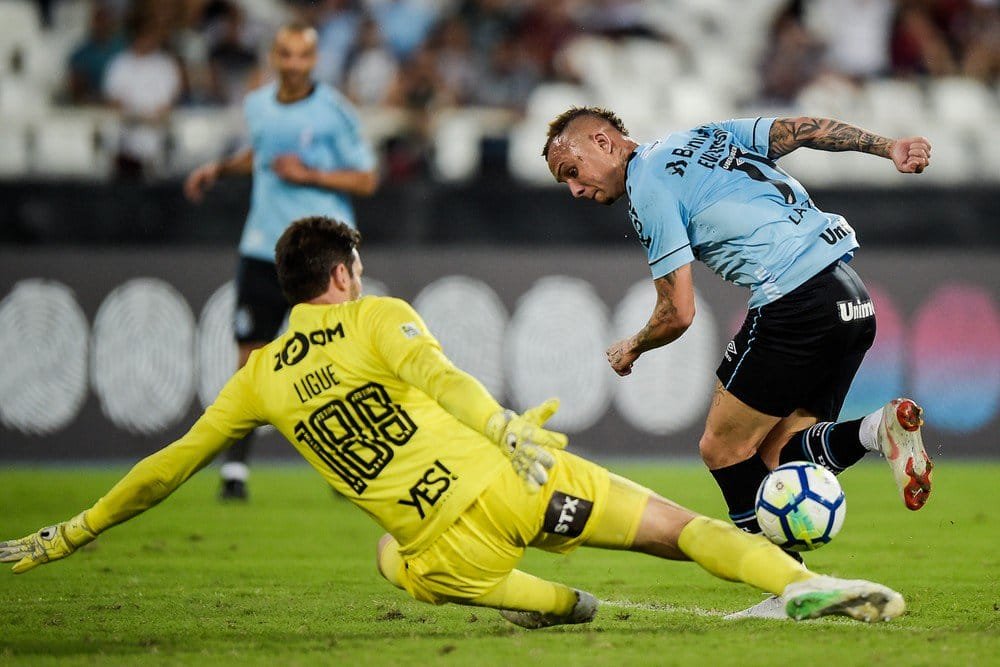Grêmio vence o Fluminense fora de casa e fica vivo em busca do Campeonato Brasileiro.