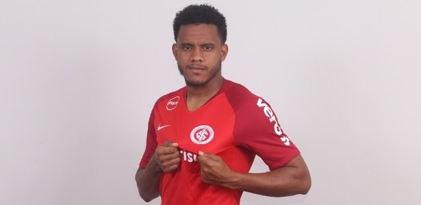 Fim da novela: Internacional oficializa o volante Rithely.