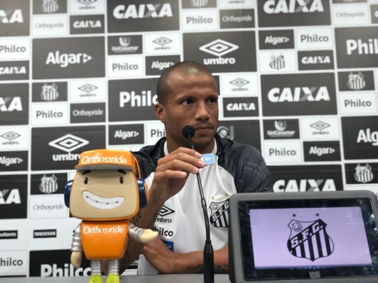 Convocações tiram 3 titulares do Santos contra o Corinthians
