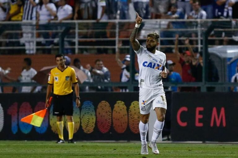 Corinthians perde para o rival e chega a quarto jogo consecutivo sem marcar