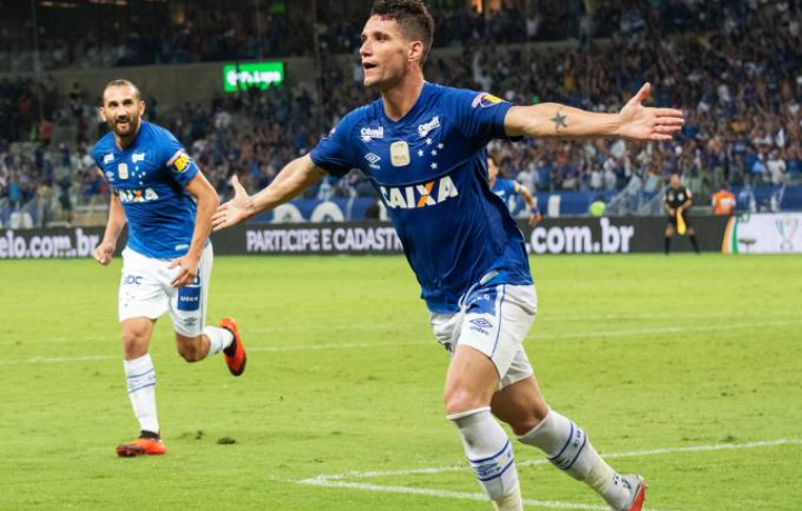 Em busca do hexa, Cruzeiro enfrenta Corinthians na Arena.