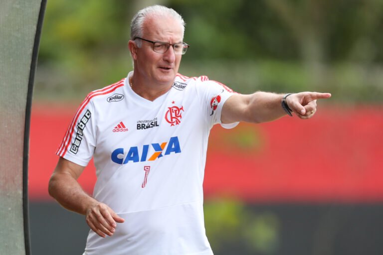 Com desfalques, Flamengo já tem provável time para encarar o Sport.