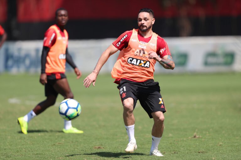 A barca que nunca saiu, Flamengo e seus eternos encostados.
