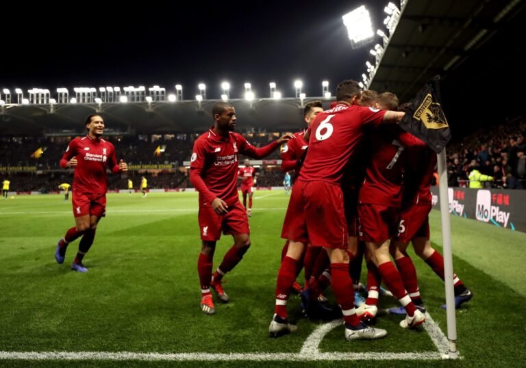 Liverpool vence Watford e segue na cola do City