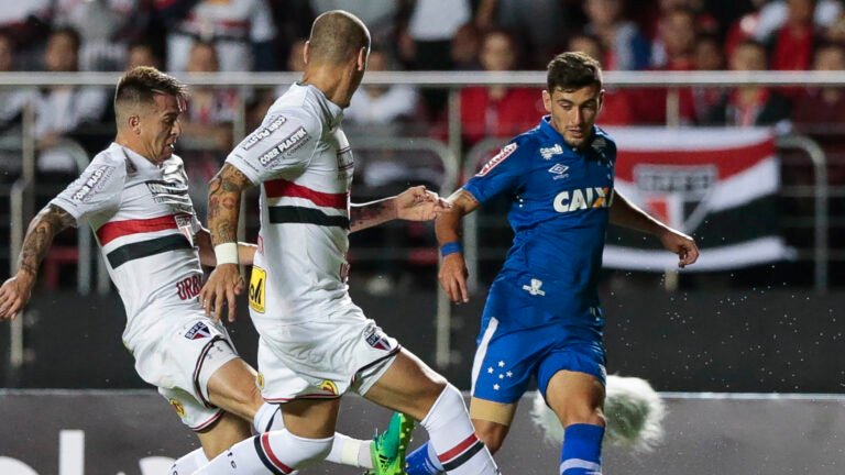 O dualismo entre pontos corridos e mata-mata: Cruzeiro e São Paulo