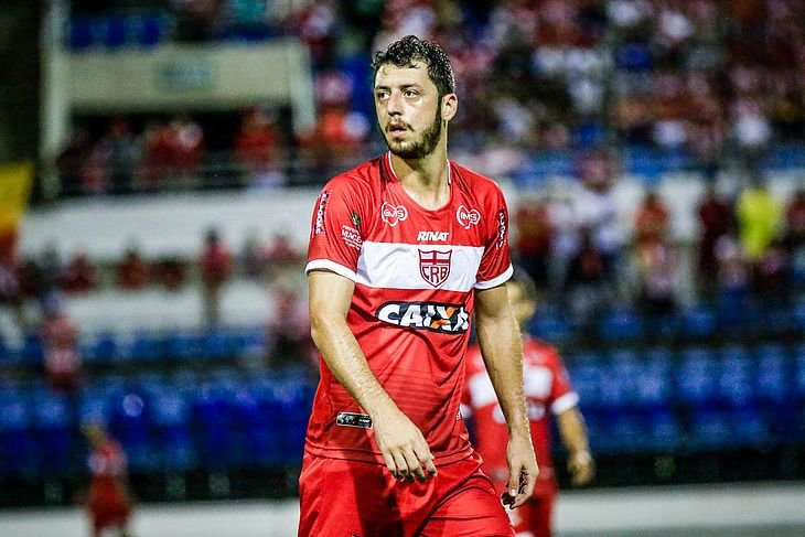 Com Felipe Menezes suspenso, Renan Oliveira voltará ao time titular
