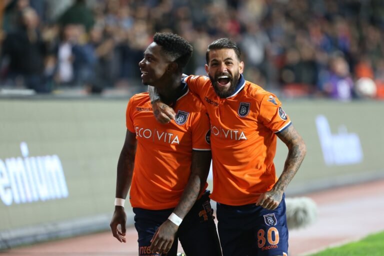 Basaksehir vence e abre quatro pontos na liderança do campeonato turco