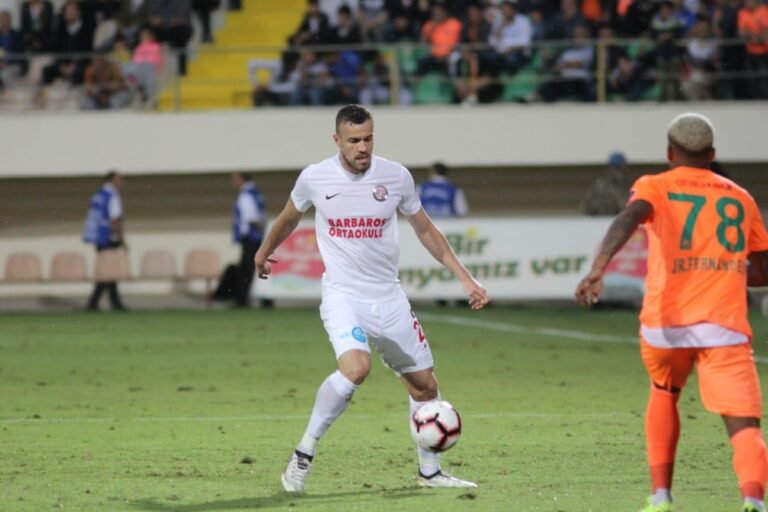 Presente nas dez últimas rodadas do Campeonato Turco, Chico vibra com boa fase do Antalyaspor