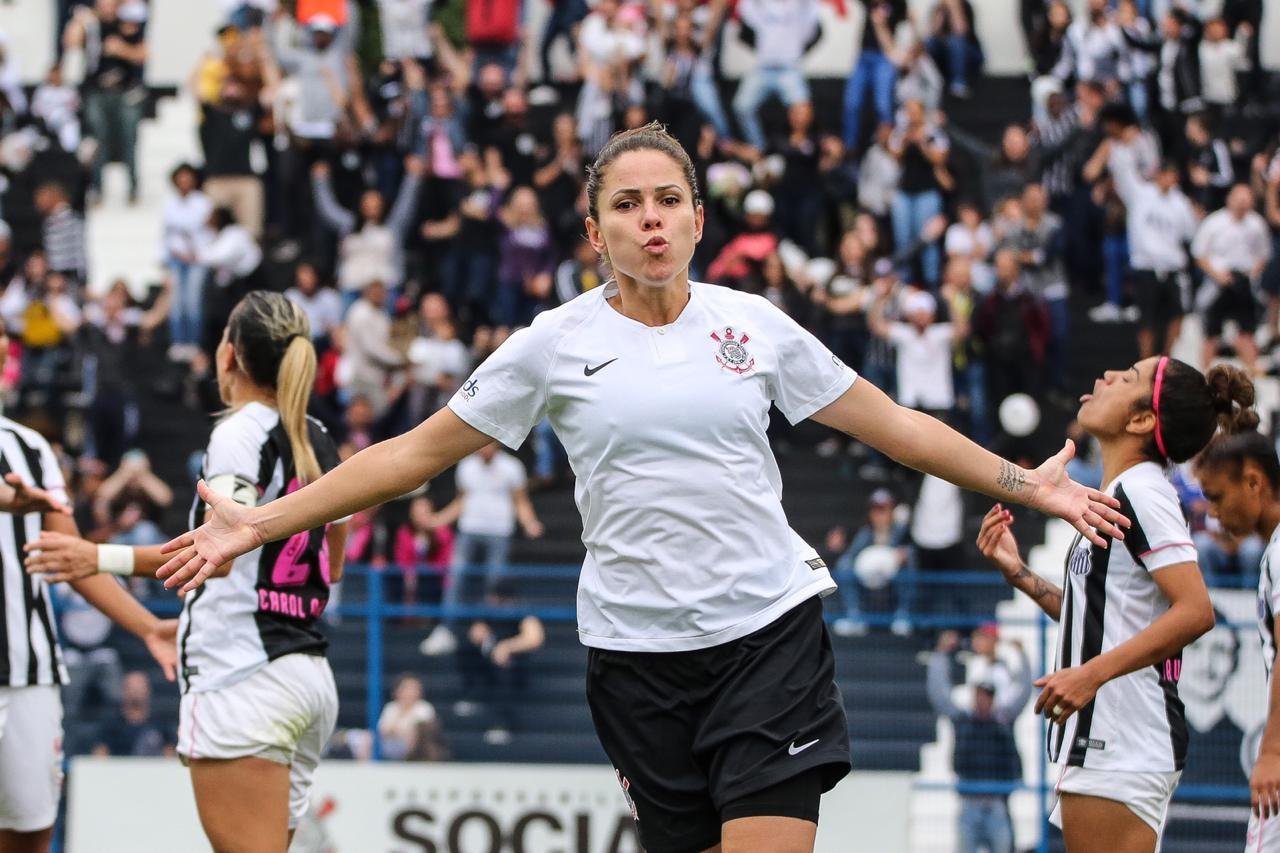 Futebol Feminino: Corinthians renova contrato de Érika e jogadora comemora: ‘Muito feliz em permanecer no Timão”