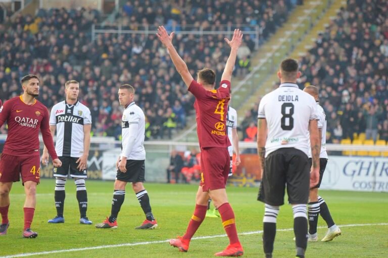 Roma fecha o ano com vitória de 2 a 0 sobre o Parma, fora de casa