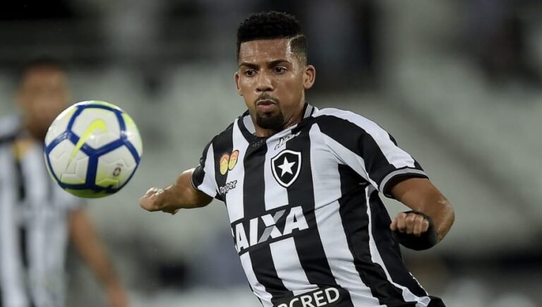 Palmeiras está perto de assinar com Matheus Fernandes do Botafogo, por 5 anos.