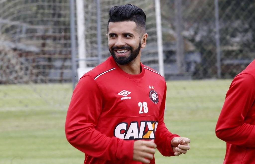 MERCADO TRICOLOR: Meia Guilherme deve chegar ao Bahia por empréstimo