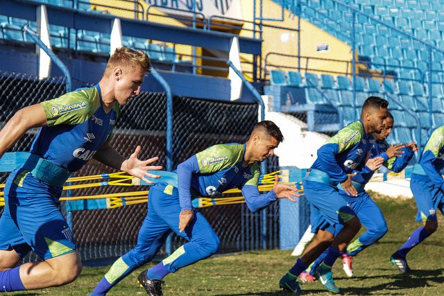 Após não renovar com o Avaí, Luan quer definir futuro nos próximos dias