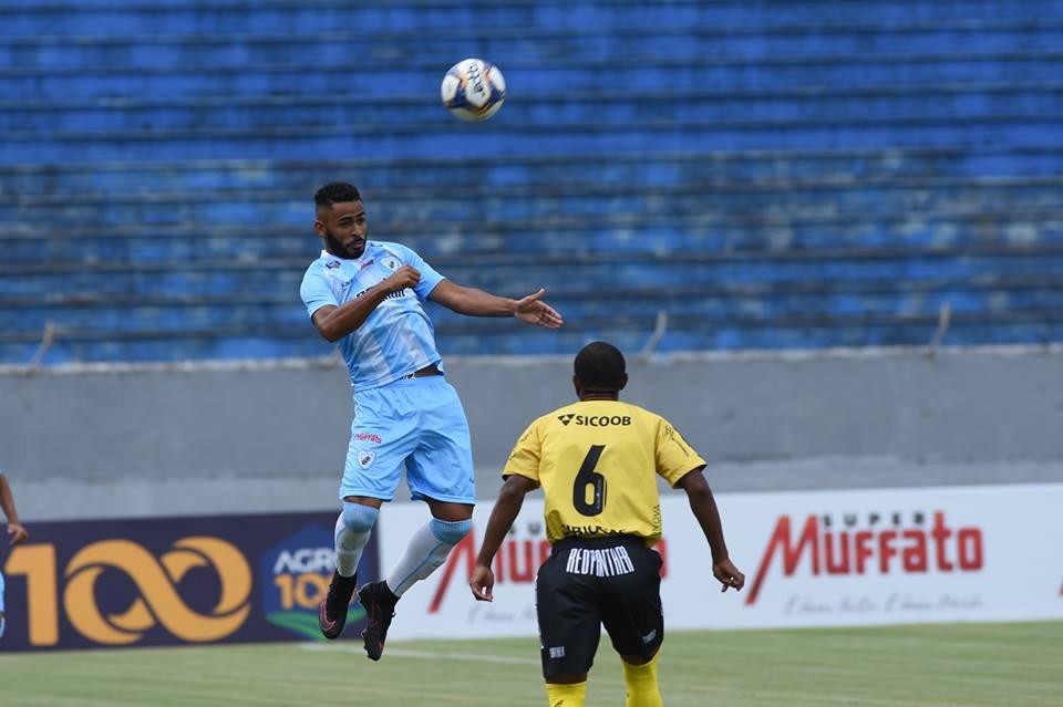 Com segundo tempo sofrível, Londrina conhece sua primeira derrota