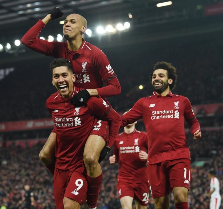 Em jogo alucinante, Liverpool vence Palace