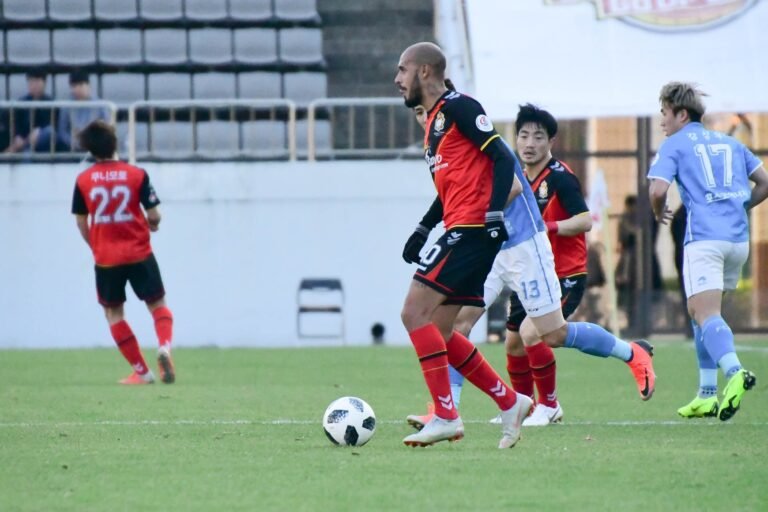 Ex-Flamengo, Guarani e Santos, Paulinho destaca  passagem pelo futebol coreano e foca em definir futuro nos próximos dias