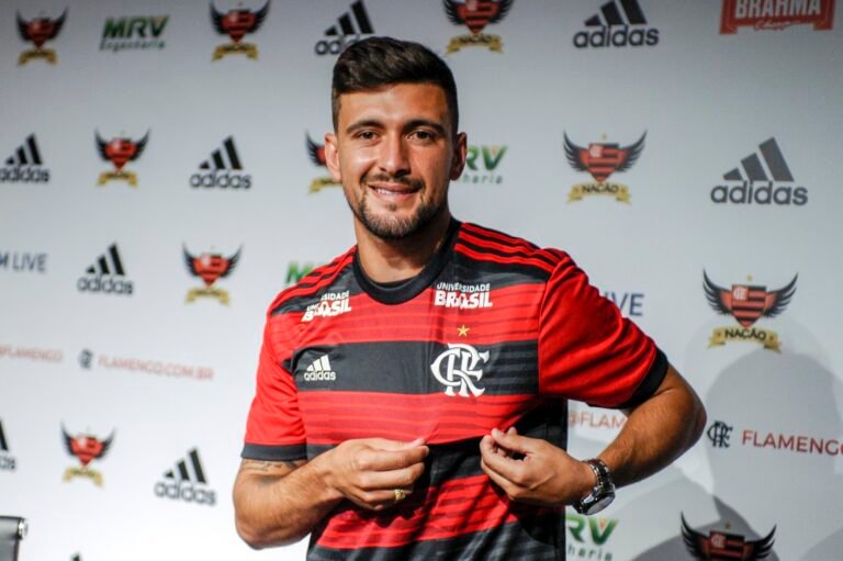 Flamengo apresenta De Arrascaeta
