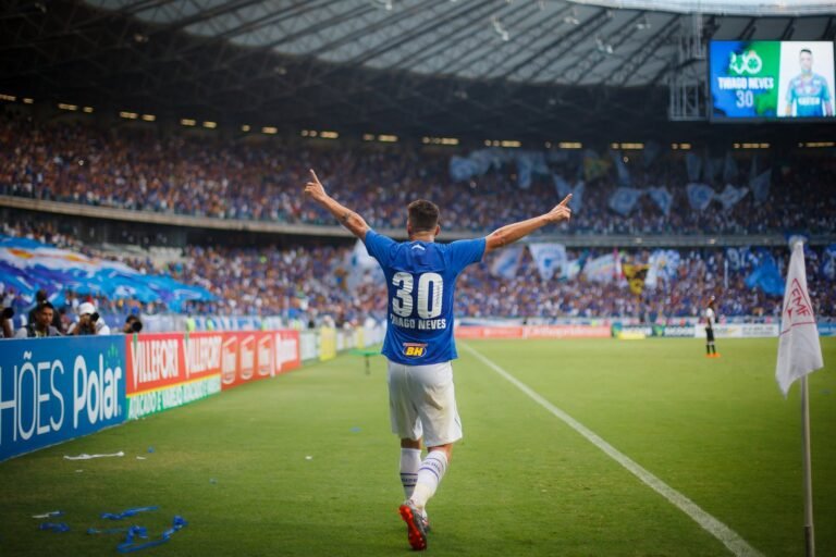 Com casa cheia e Thiago Neves de volta, Cruzeiro está preparado para o clássico.