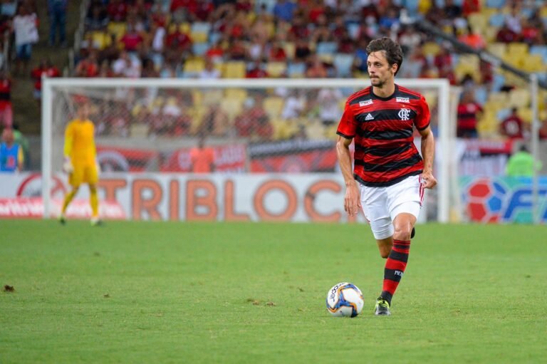Rodrigo Caio faz seu primeiro gol com a camisa do Flamengo e diz: “É um orgulho muito grande”