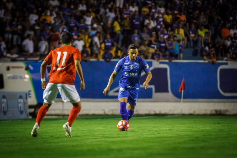 Após sair na frente do placar duas vezes, Cruzeiro fica apenas no empate com o Boa Esporte em Varginha.