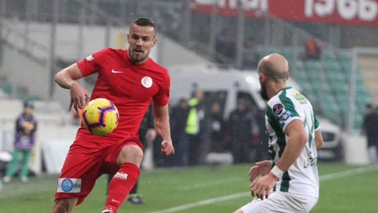 Na frente de gigantes, mas com ‘vacilos’, Chico quer que Antalyaspor use intertemporada para focar em coisas maiores