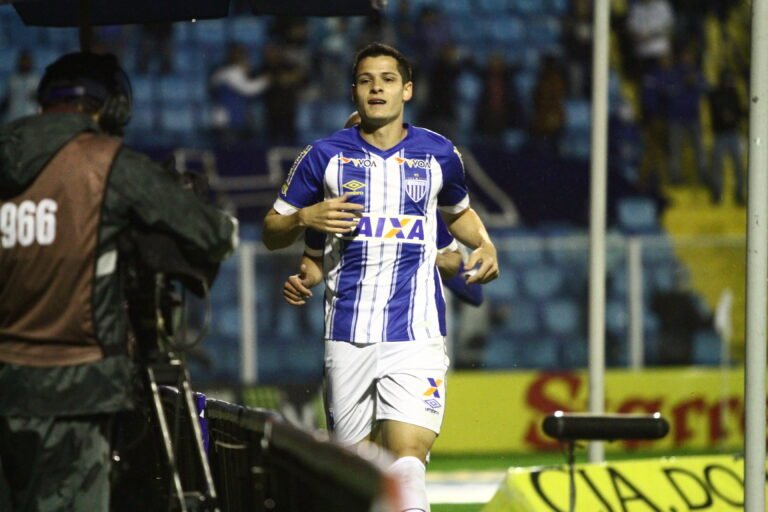 Matheus Barbosa enaltece atuação do Avaí e celebra goleada na estreia do Campeonato Catarinense