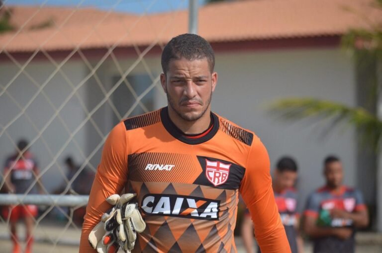 Goleiro do CRB quer manutenção da sequência positiva do clube em 2018 e destaca bom início de ano