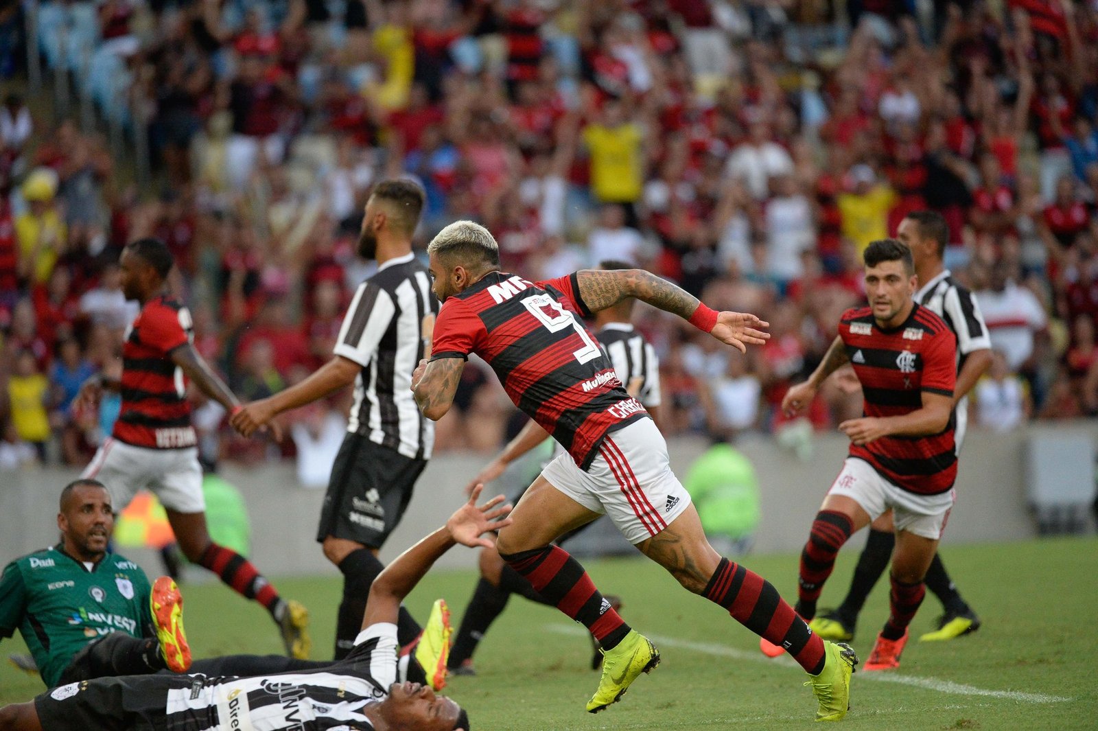 Gabigol desencanta, Vitinho faz dois e Flamengo vence o Americano por 4 a 1, no Maracanã