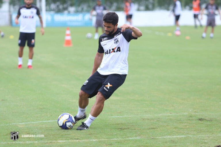 Com três participações para gol em três jogos, Felipe projeta duelo entre Vitória e Ceará pela Copa do Nordeste