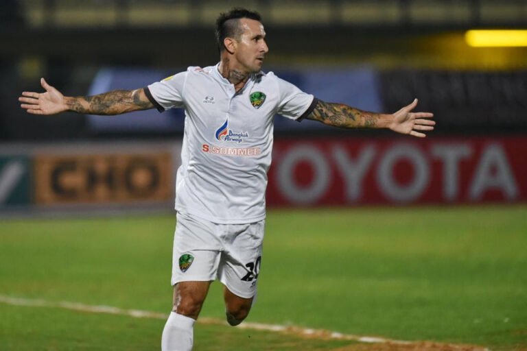 Com três gols em dois jogos, Rafael Coelho celebra 100% de aproveitamento em seu retorno à Tailândia