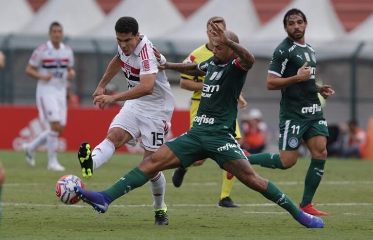 Em momento ruim, São Paulo amarga mais uma derrota em clássicos