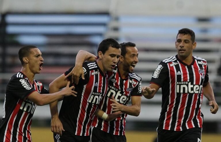 São Paulo vence bem e se recupera no Paulistão