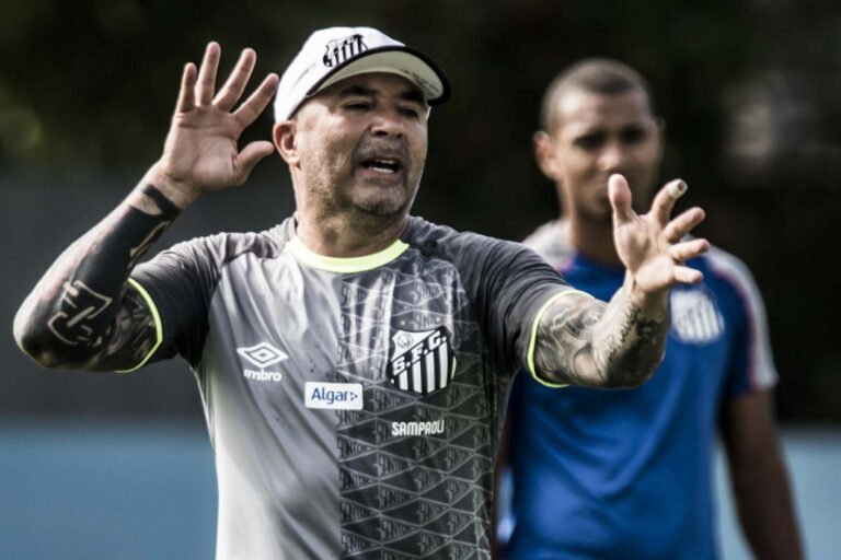Sampaoli faz mistério, mas Peixe pode ter três mudanças para o clássico contra o Corinthians
