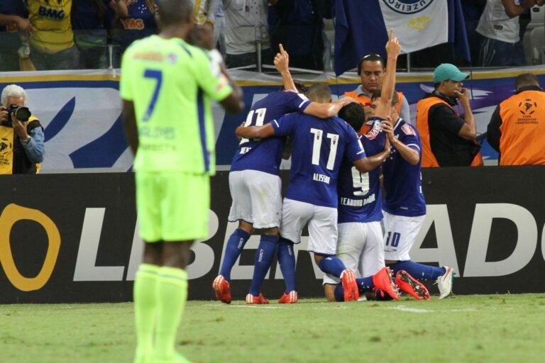Grande saldo de vitórias e invencibilidade: o retrospecto do Cruzeiro contra venezuelanos