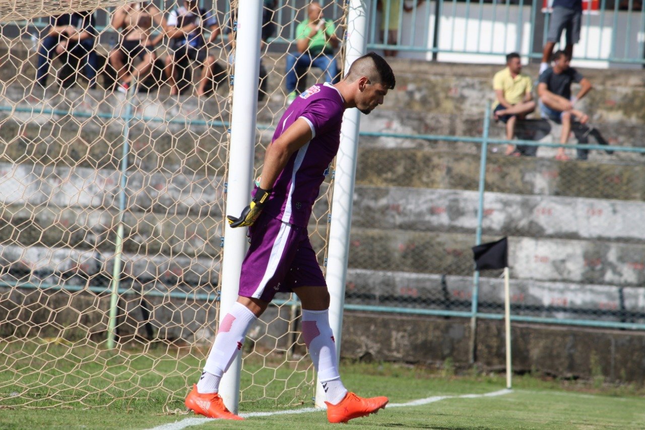 Goleiro Victor Brasil ressalta importância do confronto contra o Formosa: “Jogo decisivo”