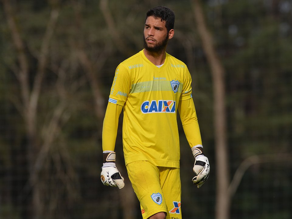 Londrina empresta goleiro