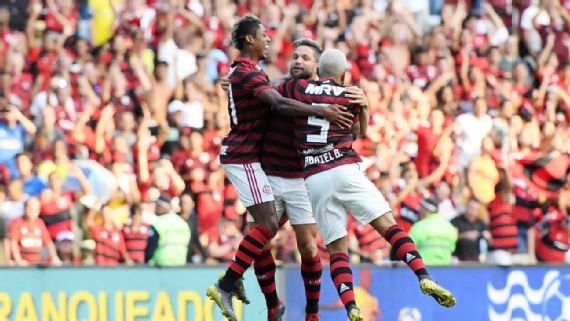 Fla vence Flu e vai as semis