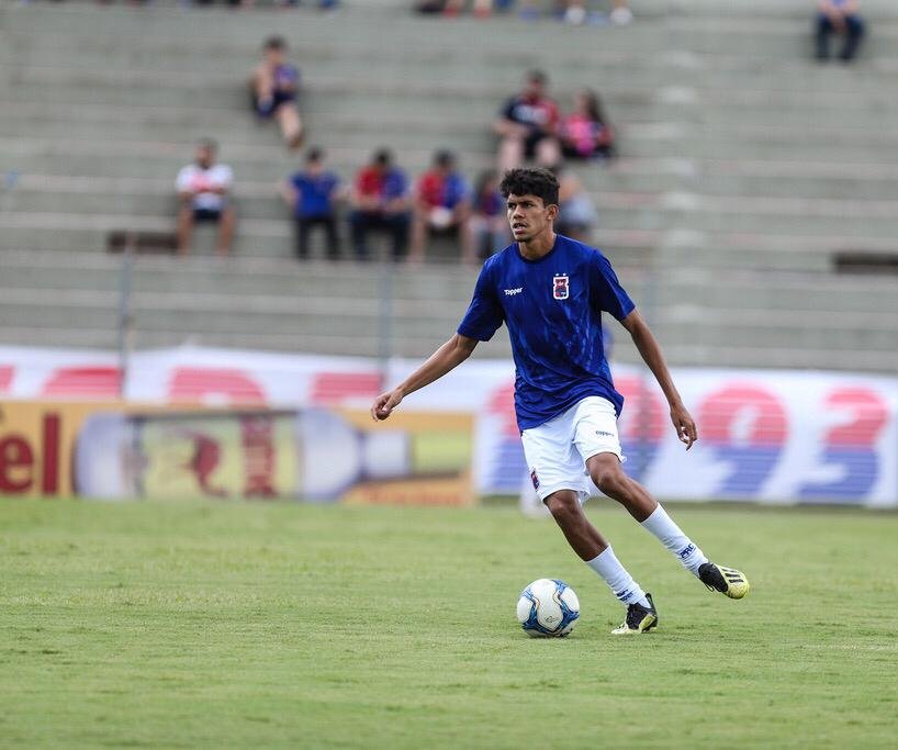 O volante Jeferson Lima comemora retorno de resultado positivo e sequência no Paraná