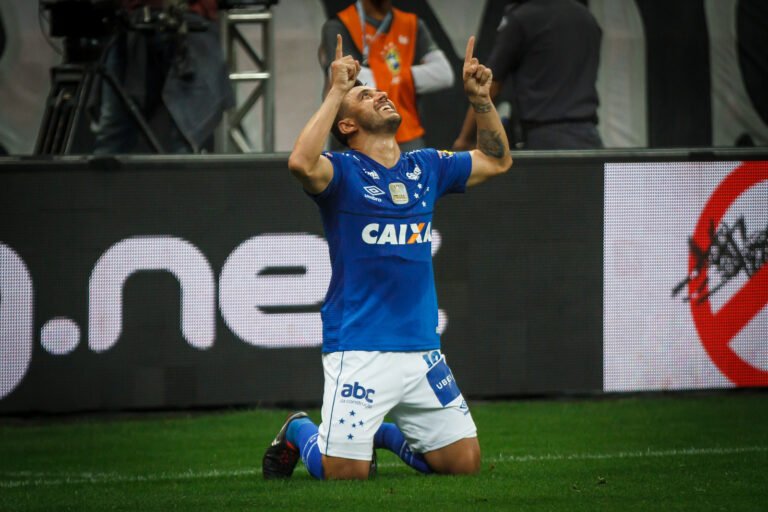 Robinho completa 600 jogos na carreira: “só tenho agradecer todas as camisas que defendi”