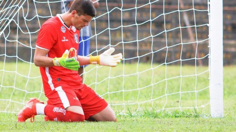 Goleiro do Ceilândia, Victor Brasil vê reencontro contra o líder Gama ‘muito especial’ e quer os três pontos em casa