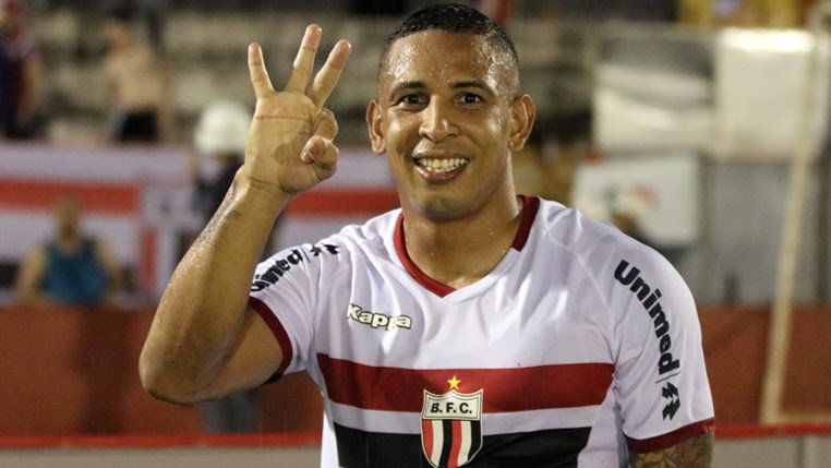 Vice-artilheiro do Paulistão, Rafael Costa valoriza permanência do Botafogo-SP e vibra com os três gols na goleada sobre o Santos