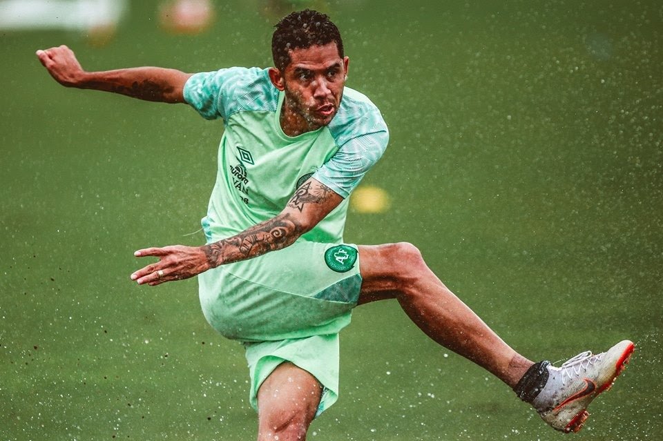 Após assistência para gol da vitória, Renato enaltece espírito de luta da Chape e foca no duelo contra o Tigre pela Copa do Brasil