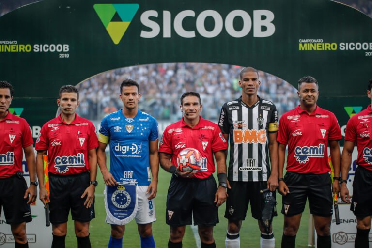 Arbitragem polêmica e título celeste na final do Campeonato Mineiro