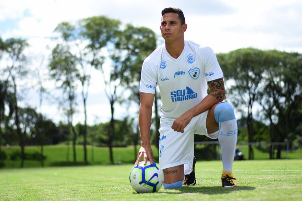 Londrina contrata zagueiro e confirma lateral esquerdo Neuton.