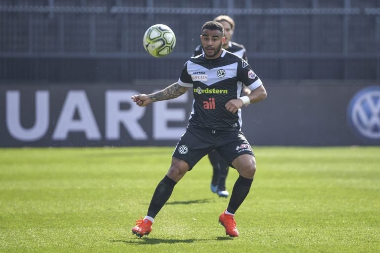 Com oito gols no Suíco, Carlinhos projeta boa sequência na temporada com o Lugano e quer melhorar média na Suíça