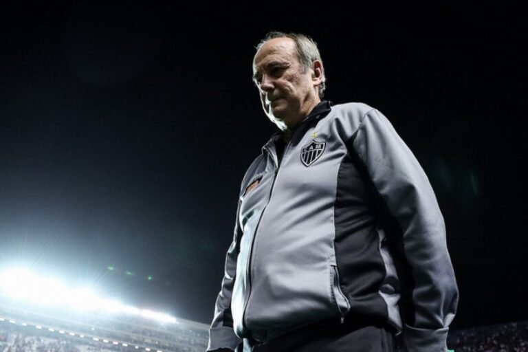 A inconstância no comando técnico do Atlético