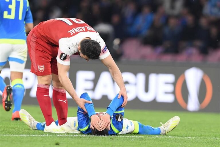 Napoli é dominado pelo Arsenal e está fora da Liga Europa