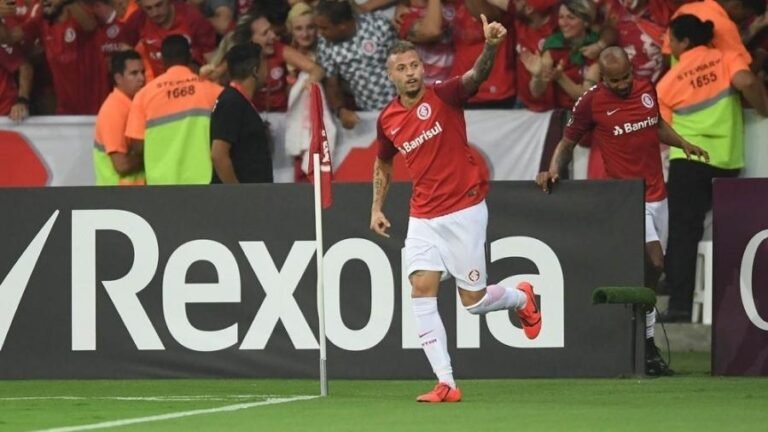 Duelo vermelho e branco no Beira-Rio