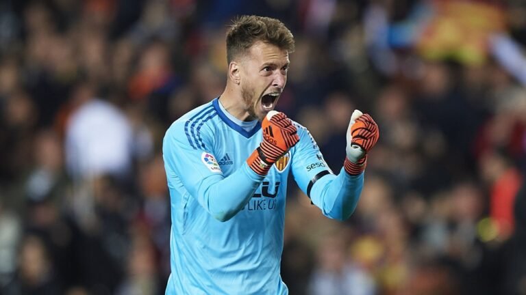 Neto comenta classificação do Valencia na Liga Europa