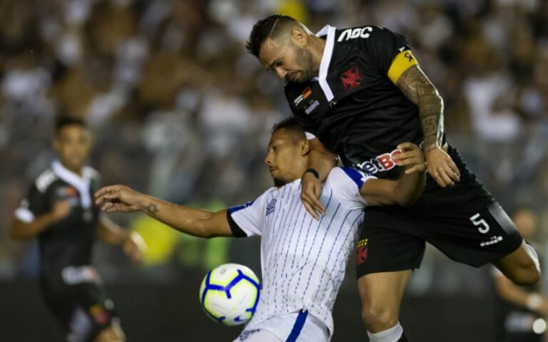 Pela Copa do Brasil, Vasco enfrenta o Avaí com vantagem do empate